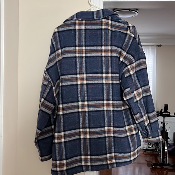 Pink Lily “Meet You Outside” Navy shacket - Picture 4 of 7